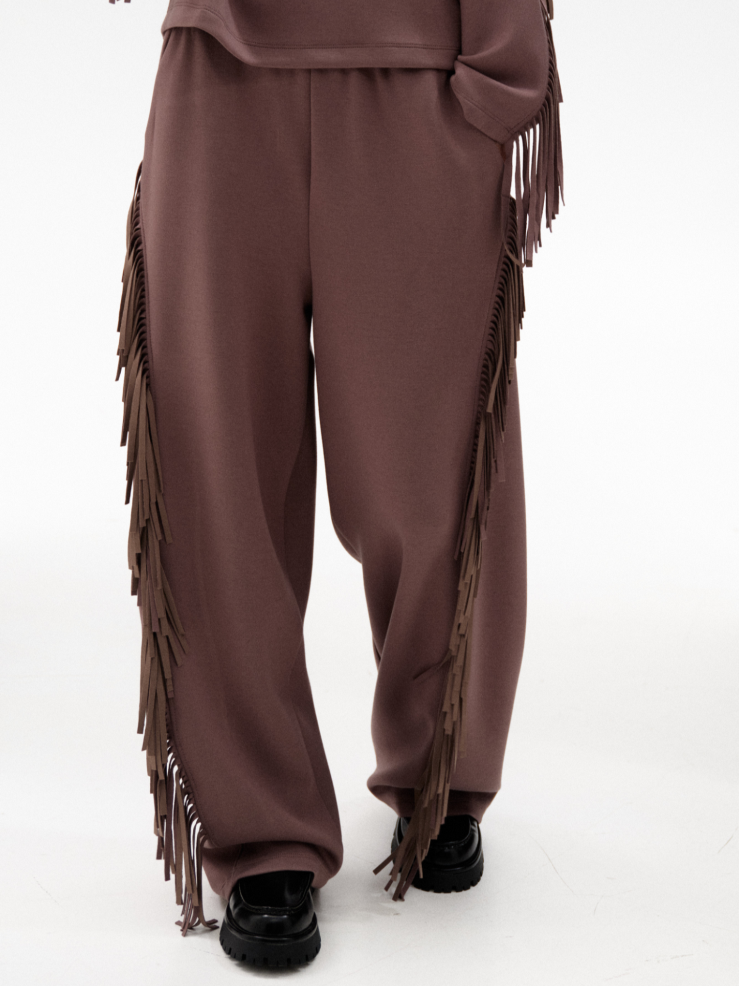 Pantalón sporty flecos