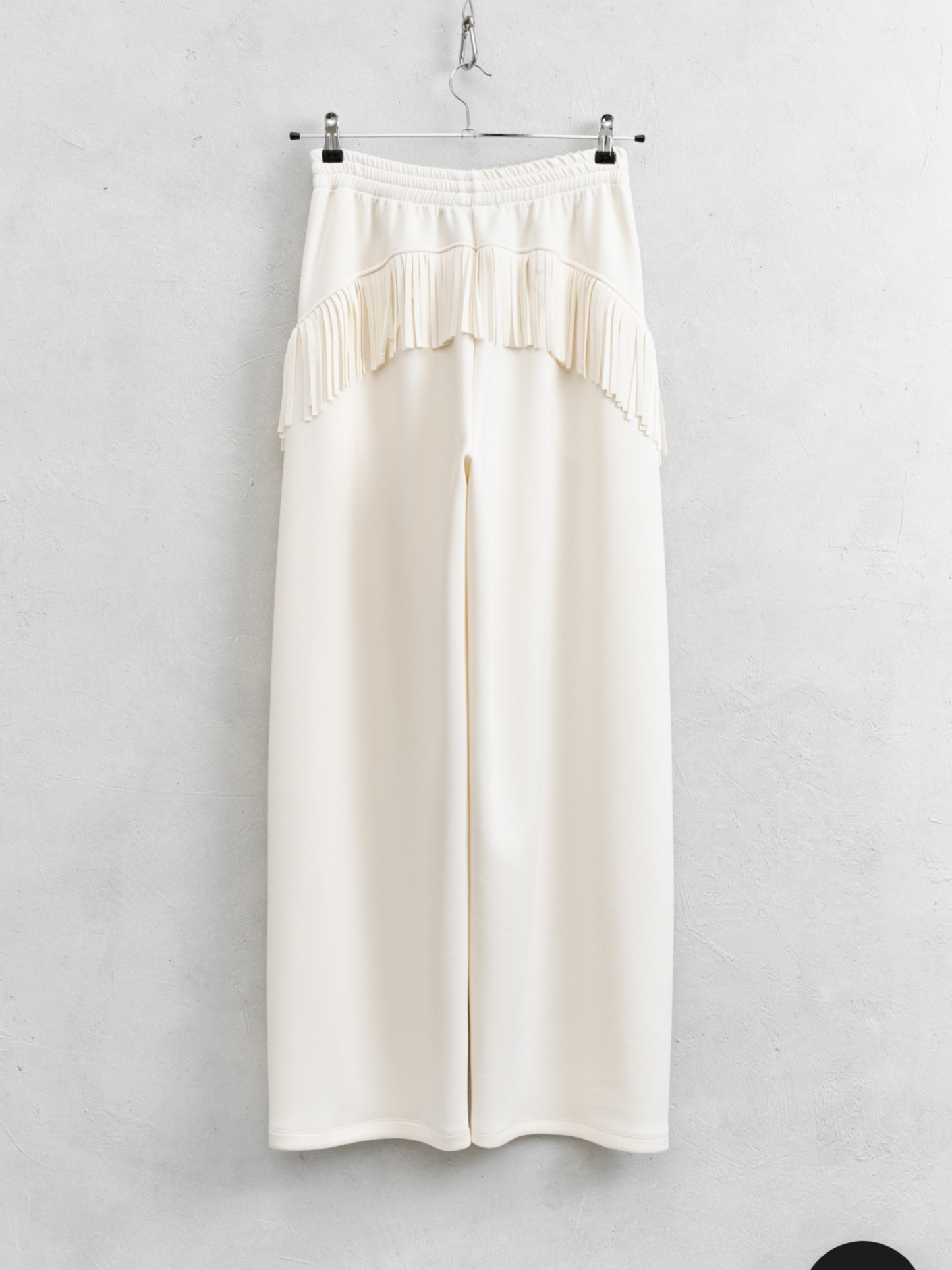 Pantalón sporty flecos