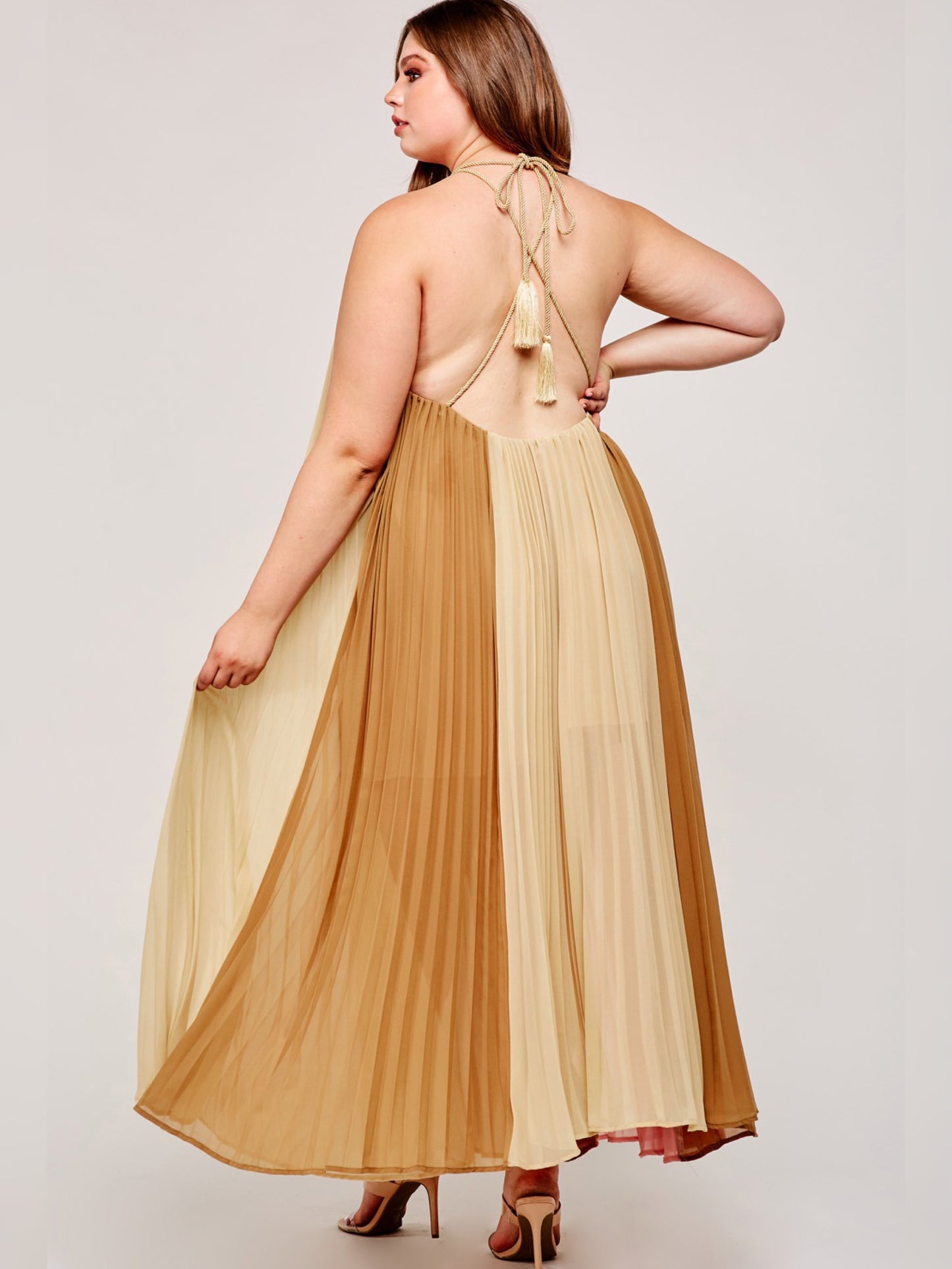 Vestido plisado largo halter