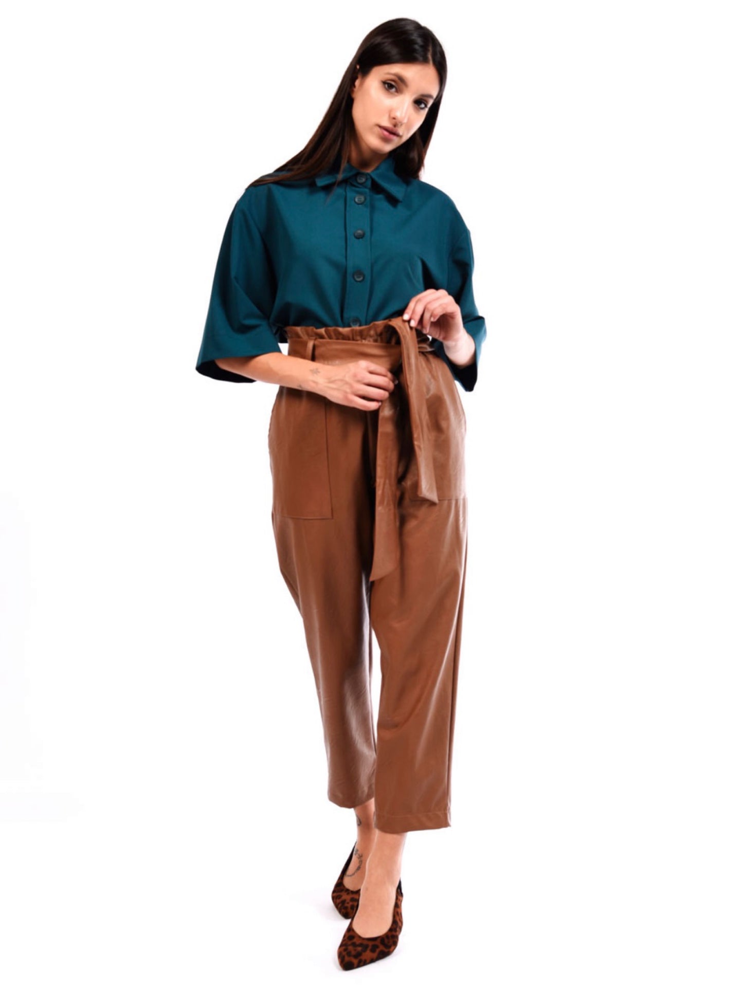 Pantalón eco piel lazada