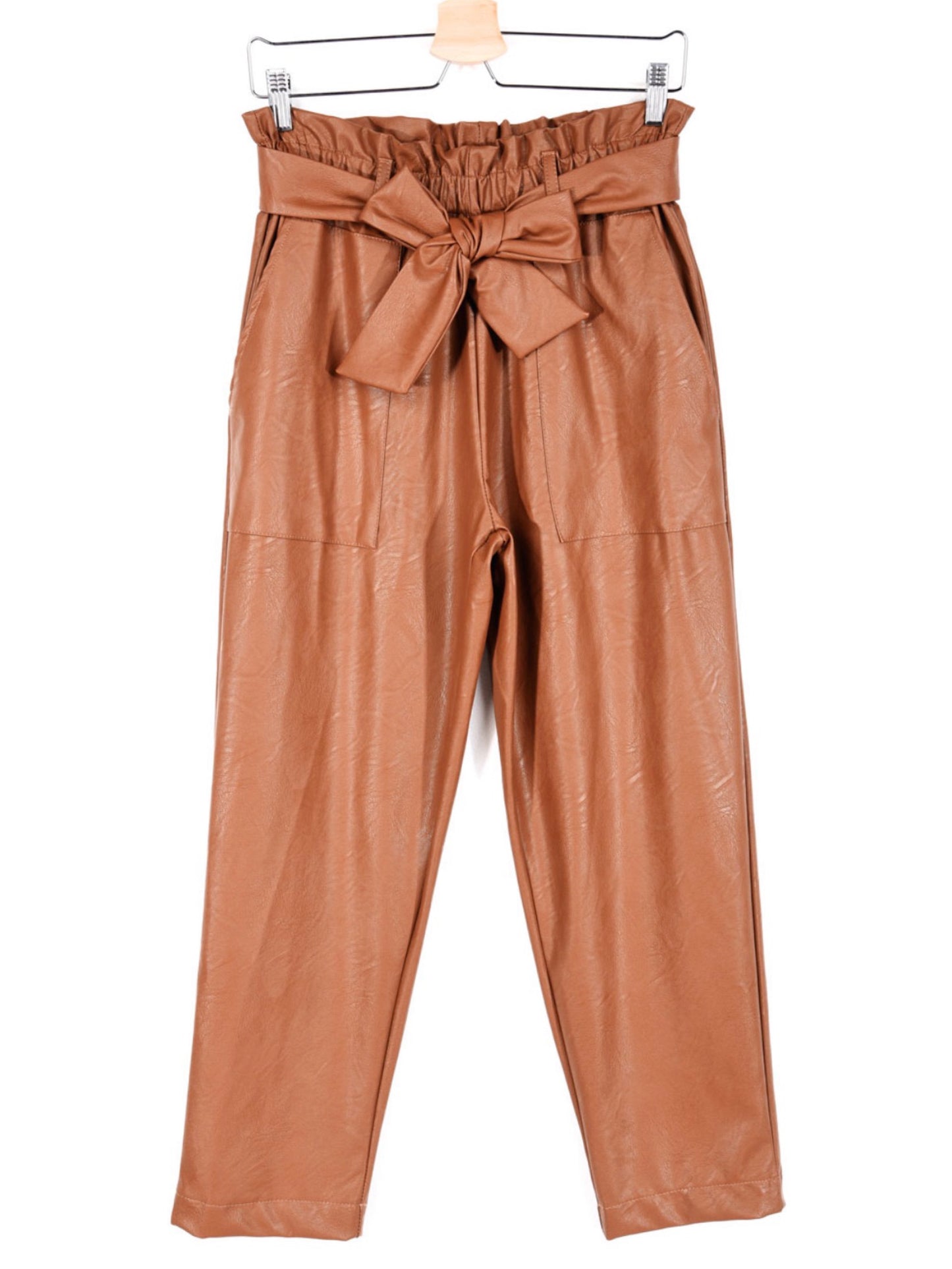 Pantalón eco piel lazada
