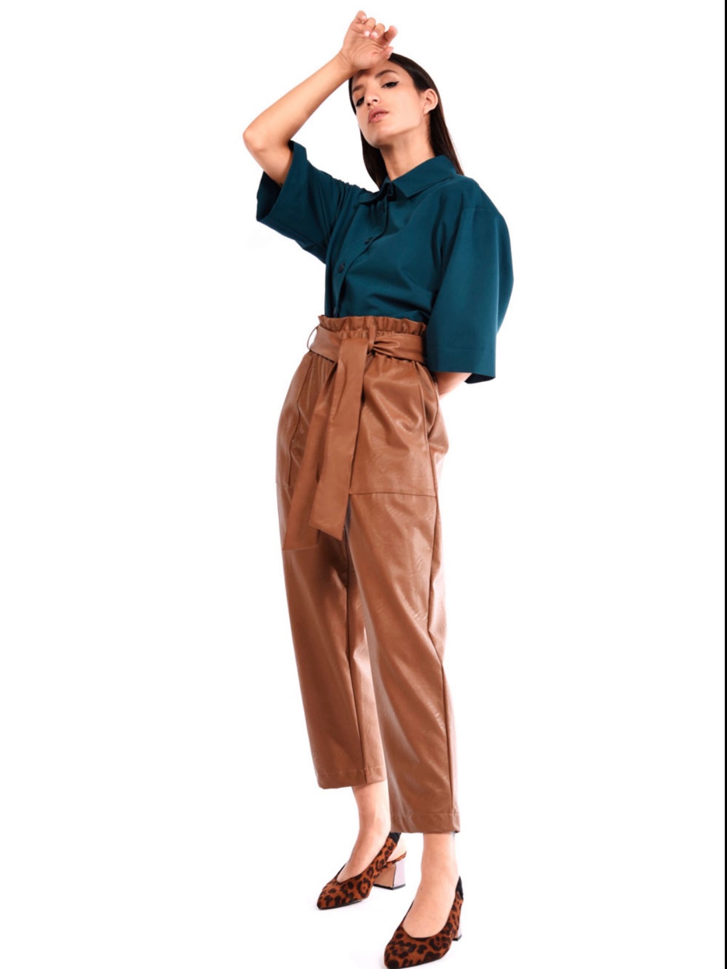 Pantalón eco piel lazada