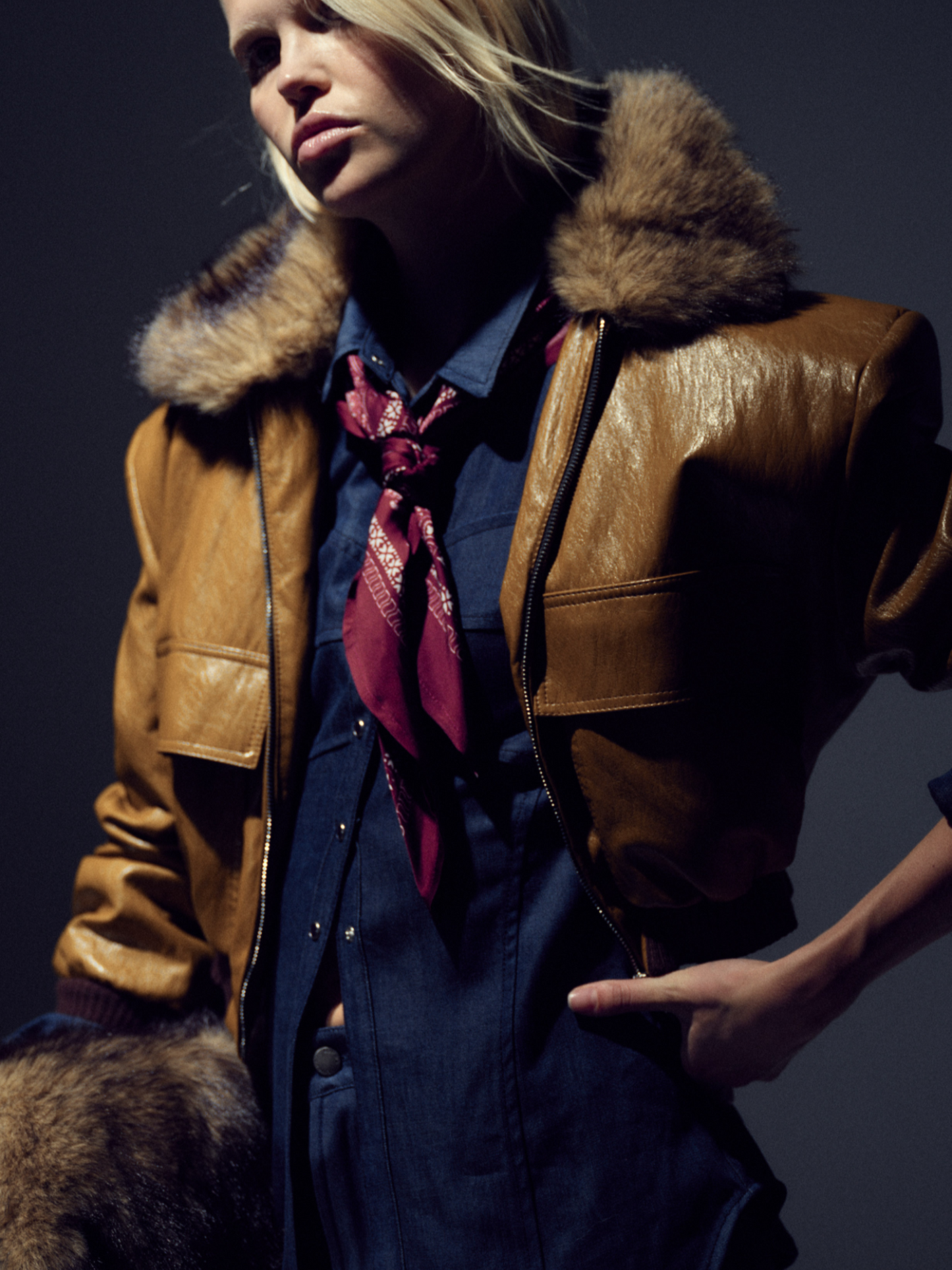 Chaqueta corta pelo cuello