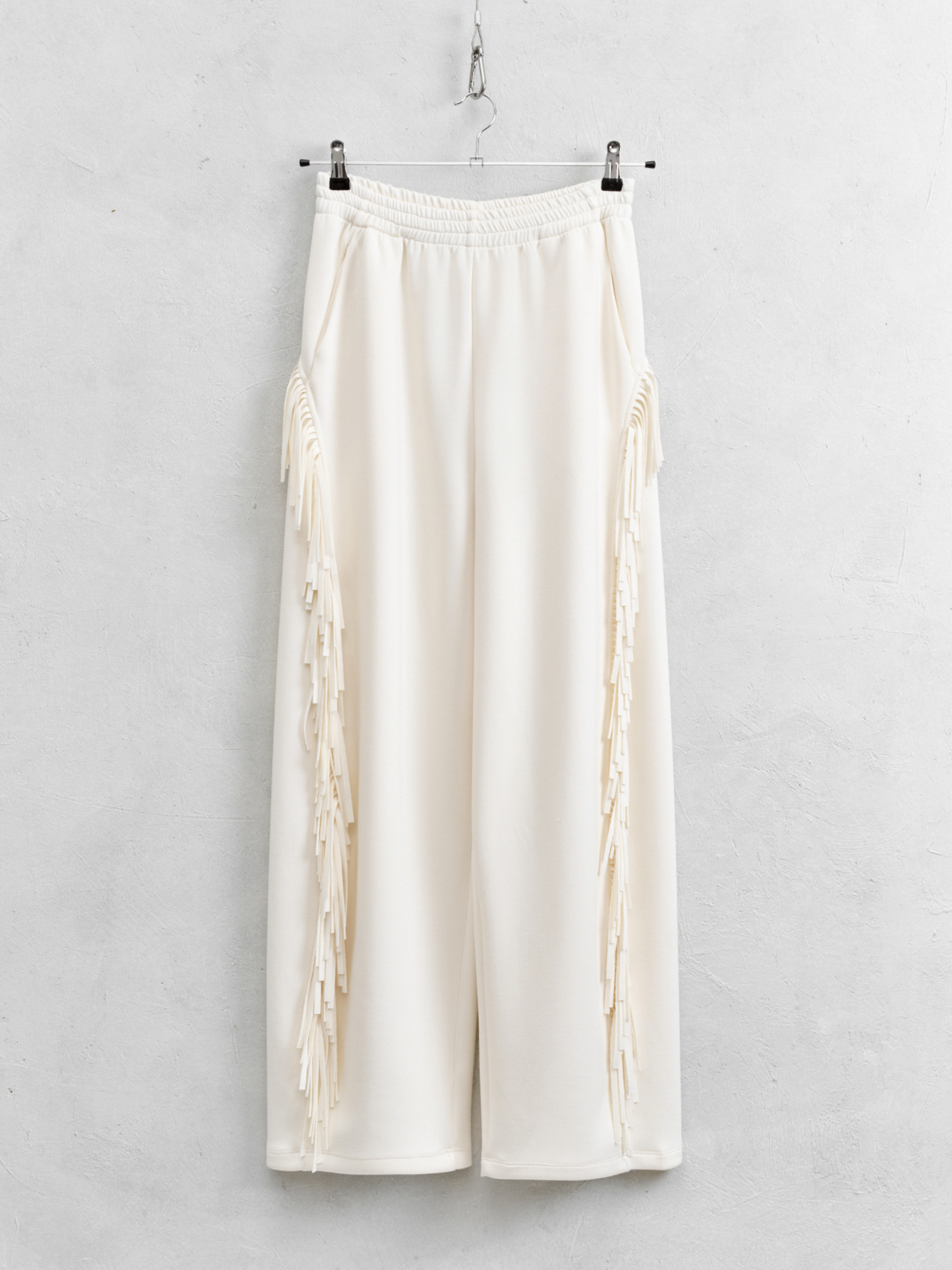 Pantalón sporty flecos