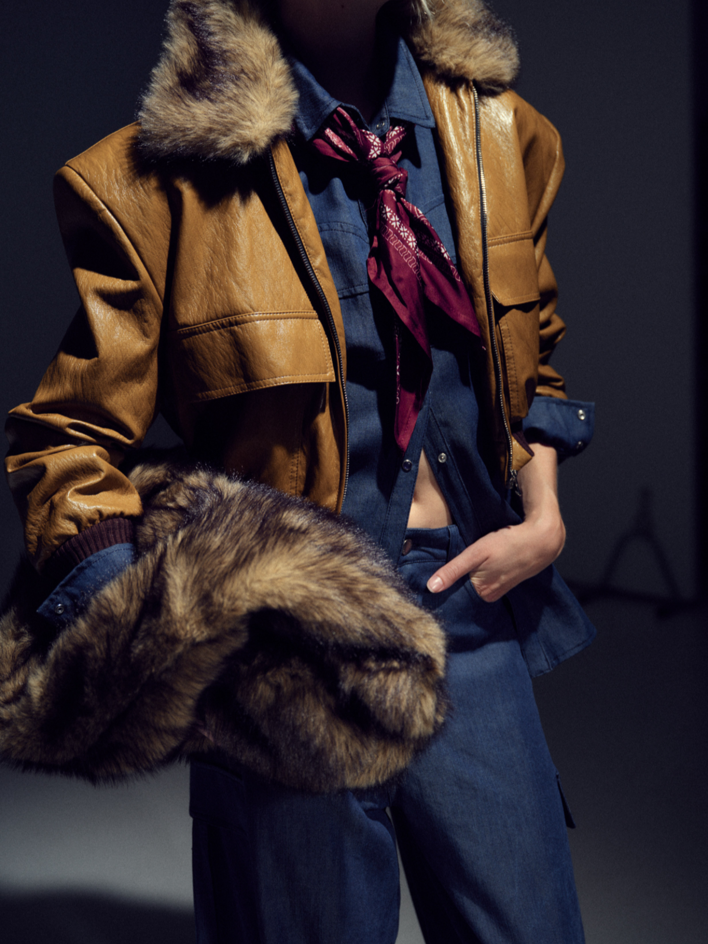 Chaqueta corta pelo cuello