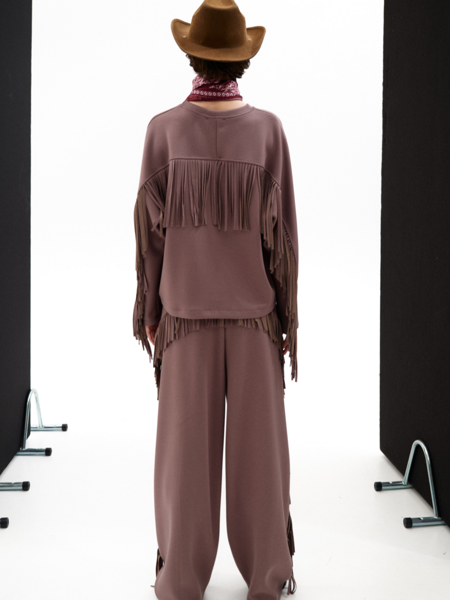 Pantalón sporty flecos