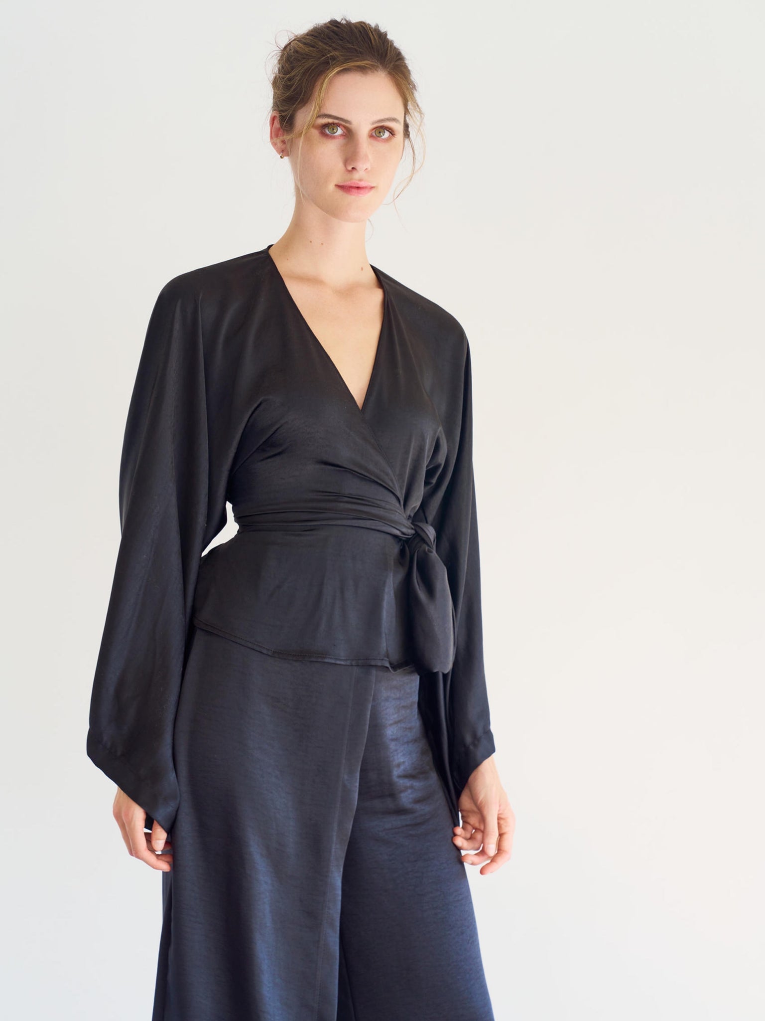 Blusa satin cinto